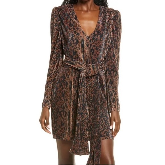 WAYF Riverside Dress Size S Pleated Long Sleeve Faux Wrap Mini Abstract Leopard - Picture 2 of 2